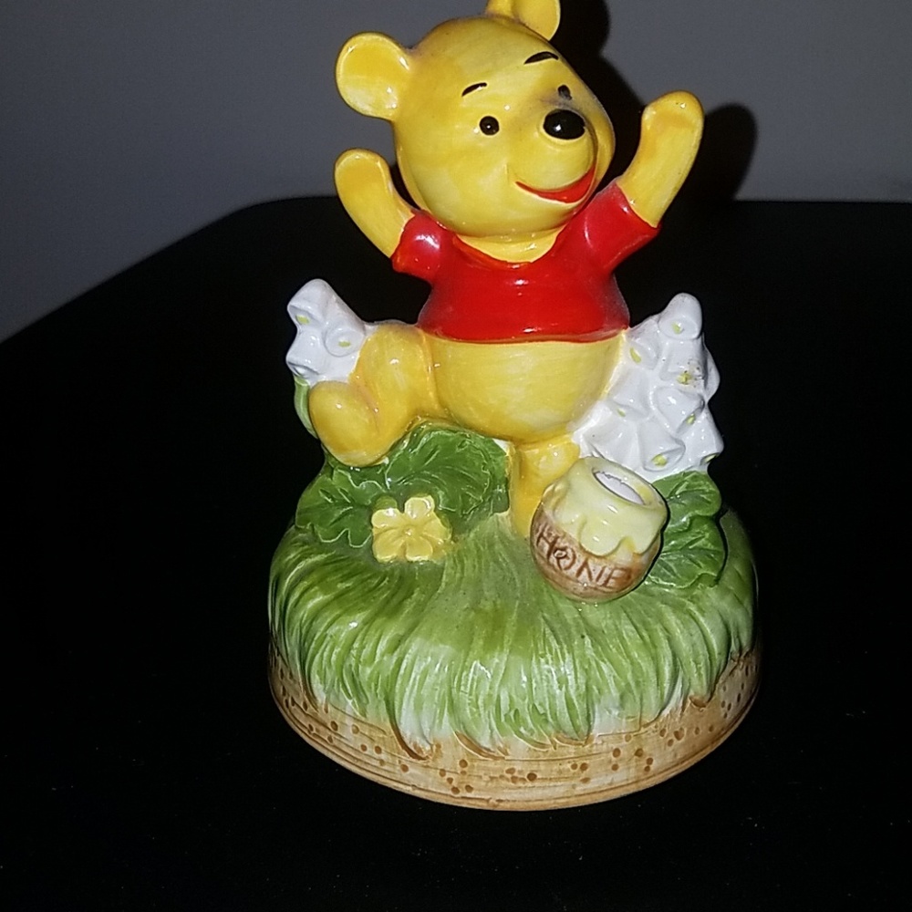 WINNIE THE POOH BEAR Music Box (Rare)